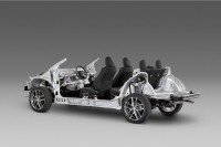 トヨタが推し進めてきたTNGAを導入したモデルの車台を発表。「TNGAの取り組み状況」とするリリースで、“バッテリー性能の向上”や“ハイブリッド性能を15%向上させた”「2015年発売予定のFF系ミディアム車」という表現で伝えたモデルだ。秋登場の新型プリウスであることは間違いない