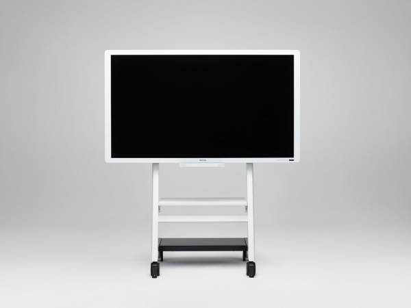 オプションの専用スタンドを装着したRICOH Interactive Whiteboard D6500（リコーの発表資料より）