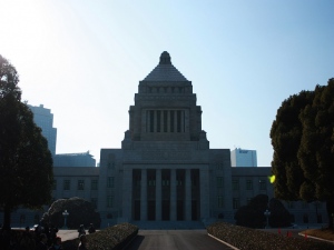 政府は15日、安全保障法案を国会に提出した。今国会で成立を目指す