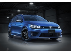 ゴルフのステーションワゴンに加わった最強モデル「R」、写真は特別限定車の「Golf R Variant Launch Edition」で、価格は581.8万円だ