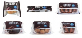 上の段左から「HERSHEY’S チョコレートシュークリーム」、「HERSHEY’S チョコレートエクレア」、「HERSHEY’S チョコレートワッフル4個」、下の段左から「6P HERSHEY’S チョコレートプチエクレア」、「12P HERSHEY’S チョコレートプチシュー」、「HERSHEY’S チョコレートワッフル2個」 （モンテールの発表資料より）