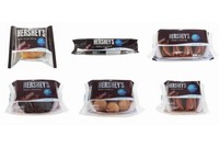 上の段左から「HERSHEY’S チョコレートシュークリーム」、「HERSHEY’S チョコレートエクレア」、「HERSHEY’S チョコレートワッフル4個」、下の段左から「6P HERSHEY’S チョコレートプチエクレア」、「12P HERSHEY’S チョコレートプチシュー」、「HERSHEY’S チョコレートワッフル2個」 （モンテールの発表資料より）