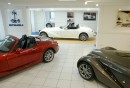 光岡自動車が、欧州に初めて設置した英国販売代理店。「Mitsuoka Himiko(現地モデル名:Mitsuoka Roadster)」を販売する（写真提供：光岡自動車）