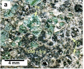 ナノダイヤモンドを含んでいることが発見された蛇紋岩（北海道大学の発表資料より）
