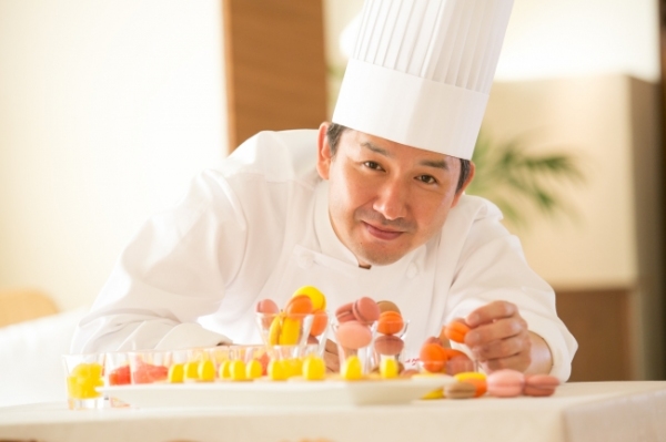 パティシエの自信作で父の日を（ホテル日航大阪発表資料より）