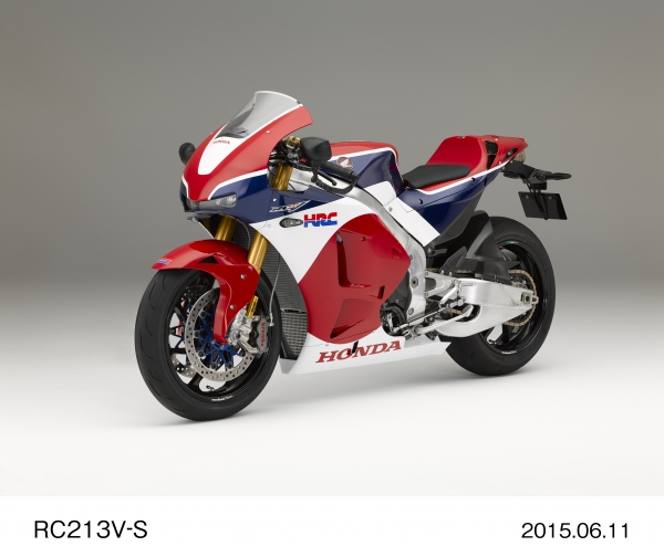 MotoGPで2連覇を達成した競技専用マシン「RC213V」の一部仕様を変更し、一般公道での走行を可能にした「RC213V‐S」（写真提供：ホンダ）