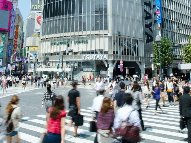 5月25日に気象庁が発表した3ヶ月予報によると、今年の夏の日本全国の天気は平年に比べて晴れの日が少なく曇りや雨の日が多くなり、気温は平年並みになる見込みだという