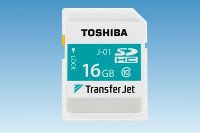 「TransferJet」搭載したのSDメモリカード（東芝発表資料より）