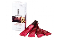 健康道場 <うまくつきあう80kcalショコラ>の箱デザインと内容物(写真:サンスター発表資料より)