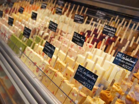 PALETASはフルーツと野菜がゴロゴロと入ったフローズンフルーツバーは、瞬く間に人気を集め、SNSを中心に口コミ効果で注目度が爆発的に高まった