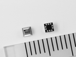 4兆円規模の巨大なセンサ市場の中で、4割の世界シェアを持つ日本の半導体企業。微細化技術で最先端を行くロームは7月14日、高度や高低差検出に利用できる世界最小の気圧センサを発表した。 4兆円規模の巨大なセンサ市場の中で、4割の世界シェアを持つ日本の半導体企業。微細化技術で最先端を行くロームは7月14日、高度や高低差検出に利用できる世界最小の気圧センサを発表した。