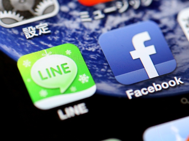 20代の94%が「LINE」を利用している一方、30代では「Facebook」、40代では「Twitter」のり用率が高いことが、ADDIX(本社・東京)の調査で分かった