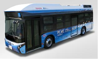 トヨタと日野は東京都で燃料電池バスの実証実験を実施する。写真は、燃料電池バスの外観（両社の発表資料より）
