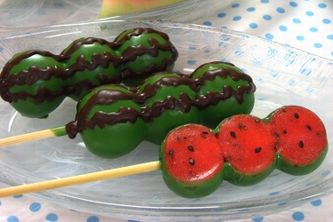 『チョコマント すいか味』（丸八製菓発表資料より）