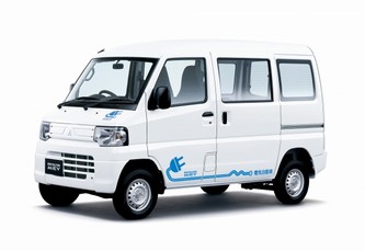 三菱自動車が一部改良して発売する軽商用電気自動車（EV）「MINICAB-MiEV VAN」（写真提供：三菱自動車）