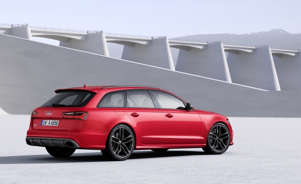 アウディ ジャパンが発売した新型「Audi RS 6 Avant」（写真提供：アウディジャパン）