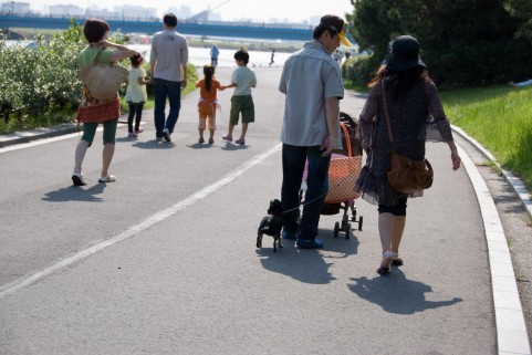 男女雇用機会均等法が施行された1986年以降、女性の社会進出が進み、結婚後も仕事を続ける女性が増え、夫婦での「共働き」にも何ら違和感がない時代となっている。