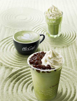 「抹茶あずきフラッペ」、「抹茶ラテ」、「アイス抹茶ラテ」のイメージ画像(日本マクドナルドの発表資料より) 「抹茶あずきフラッペ」、「抹茶ラテ」、「アイス抹茶ラテ」のイメージ画像(日本マクドナルドの発表資料より)
