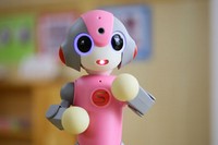 世界初となる園児見守りロボット「MEEBO」（ユニファの発表資料より）