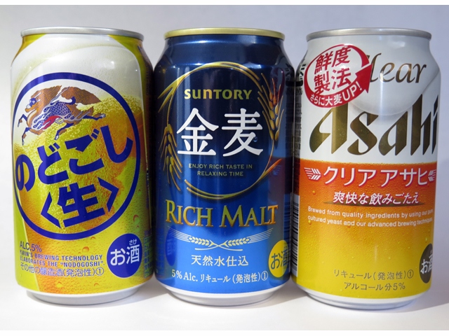 現在、コンビニなどで350ml缶が138円(税別)程度で販売されている「第3のビール」類。税制改革後は酒税だけ27円上がって価格は165円(税別)となる。ふつうのビールは22円値下がりするので、ほぼ200円(税別)となりそう。価格差35円でディスカウンターなどでは差はもっと縮まる。「第3のビール」は生き残れるか? 現在、コンビニなどで350ml缶が138円(税別)程度で販売されている「第3のビール」類。税制改革後は酒税だけ27円上がって価格は165円(税別)となる。ふつうのビールは22円値下がりするので、ほぼ200円(税別)となりそう。価格差35円でディスカウンターなどでは差はもっと縮まる。「第3のビール」は生き残れるか?