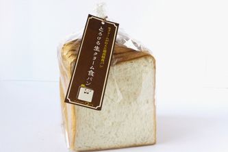 『最高級食パン「とろける生クリーム食パン」』（キィニョン発表資料より）