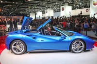 フェラーリがフランクフルト国際モーターショーで公開した「488 Spider」 （フェラーリの発表資料より）