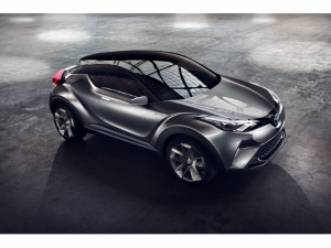 「第66回フランクフルト国際モーターショー」プレスデーにおいて、トヨタはコンパクトクロスオーバー「TOYOTA C-HR Concept」を発表した。写真では分かりにくいがリアドアを備えた5ドア仕様だ