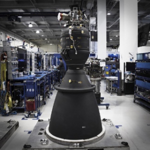 スペースX社、「改良型ファルコン9」ロケット用の第1段エンジンを公開(Image Credit: SpaceX) スペースX社、「改良型ファルコン9」ロケット用の第1段エンジンを公開(Image Credit: SpaceX)