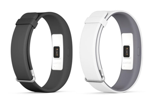 「SmartBand 2 SWR12」外観（左ブラック、右ホワイト）（写真:ソニーモバイルコミュニケーションズ発表資料より）