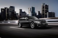 ビー・エム・ダブリューは、9月に発売した新型BMW3シリーズ・ツーリングの限定モデル「Style　Edge　xDrive(スタイル・エッジ・エックス・ドライブ)」を、全国のBMW正規ディーラーにおいて、合計200台の台数限定で、11月14日より販売を開始すると発表した。