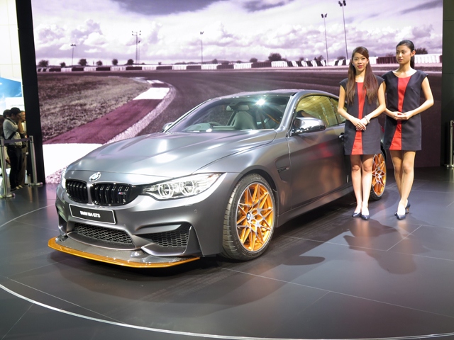 マットグレーに塗られた「BMW M4 GTS」。世界700台限定のスペシャルスポーツである。搭載する3リッター直6は、最高出力500ps(368 kW)、最大トルク61.2kg.m(600Nm)を発揮する