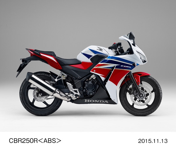 ホンダがカラーリングを一部変更して2016年1月に発売する軽二輪ロードスポーツモデル「CBR250R」（写真提供：ホンダ）