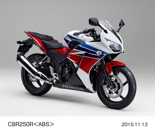 ホンダがカラーリングを一部変更して2016年1月に発売する軽二輪ロードスポーツモデル「CBR250R」（写真提供：ホンダ）