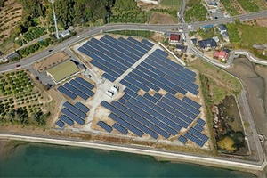 F尾道Ⅱ太陽光発電所の完成画像（NTTファシリティーズの発表資料より）