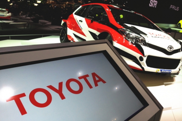 トヨタ自動車<7203>(東1・売買単位100株)は5日ぶりに反発し下げ幅のほぼ「半値戻し」を達成した。