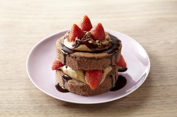イチゴのモカチョコケーキ（シーエヌシー発表資料より）