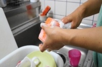 「家事の救世主」となる予定だった食器洗い乾燥機だが、日本では海外ほど普及していない。マイボイスコムが実施したアンケートの結果では所有率は28.3%だったという。そして「今後も使いたい」と考える人も45%にとどまっている。なぜなのだろうか?