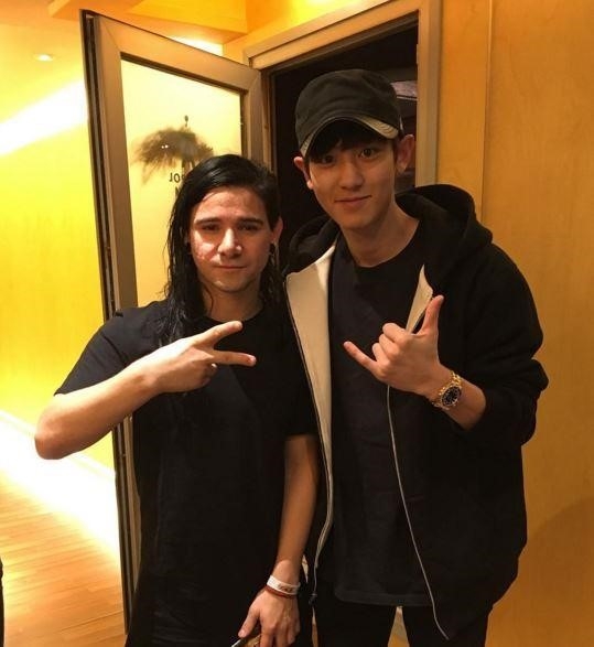 EXOのチャンヨルが、米国の有名DJスクリレックス(Skrillex)とともに撮った写真を公開し、話題となっている。写真：チャンヨルのインスタグラム