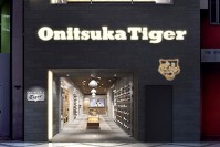 オニツカタイガー、西日本初の旗艦店を大阪・心斎橋にオープン