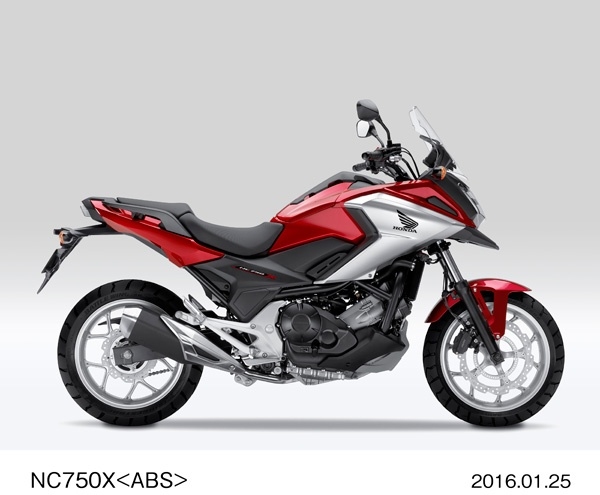 ホンダが26日発売する、直列2気筒750ccエンジンを搭載した大型スポーツバイク「NC750X」（キャンディーアルカディアンレッド）（写真提供：ホンダ）