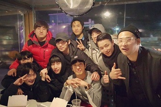 CNBLUEのチョン・ヨンファが、旧正月に故郷の釜山で友人たちと過ごす姿を公開した。