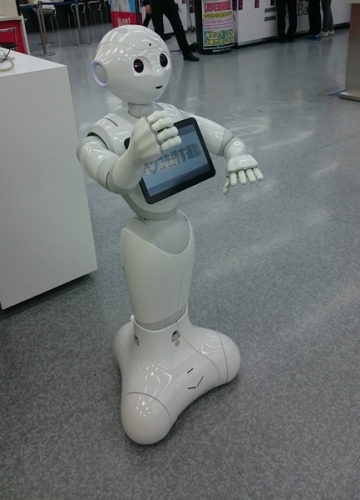 ソフトバンクの人型ロボット「Pepper」だけが接客する携帯電話ショップ「Pepperだらけの携帯ショップ」(東京都港区)が3月28日から4月3日までの期間限定でオープンする。