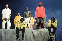 カニエ・ウェスト「YEEZY SEASON 3」をNYコレクションで披露 