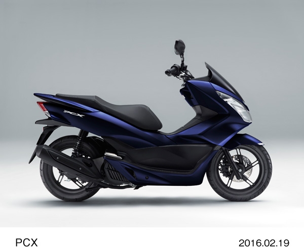 ホンダは原付二種スクーター「PCX」のカラーバリエーションを変更し、26日に発売する。写真は、新色パールダークアッシュブルー。（本田技研工業の発表資料より）