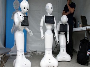 個別のコミュニケーションロボットを知っているかどうか複数回答で質問したところ、最も認知度が高かったコミュニケーションロボットはソフトバンクロボティクスが企画・開発を行っている「Pepper」(ペッパー)で、認知度は63.4%であった。 個別のコミュニケーションロボットを知っているかどうか複数回答で質問したところ、最も認知度が高かったコミュニケーションロボットはソフトバンクロボティクスが企画・開発を行っている「Pepper」(ペッパー)で、認知度は63.4%であった。