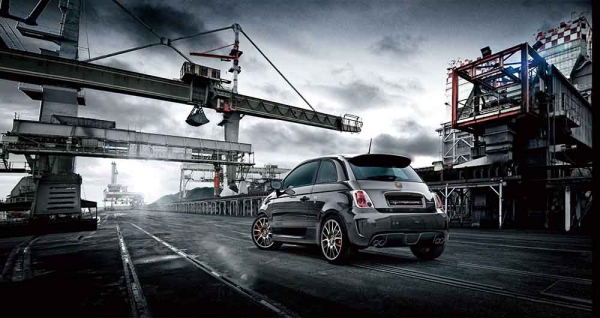 FCAジャパンがマイナーチェンジして3月5日に発売する「Abarth 595 Competizione（アバルト595コンペティツィオーネ）」（写真：同社発表資料より）