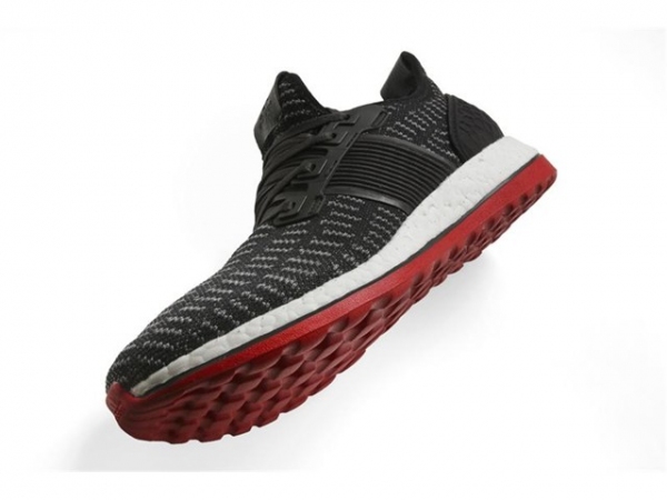 アディダス ジャパンが3月18日に発売するランニングシューズ「PureBOOST ZG(ピュアブースト ゼットジー)」（同社発表資料より）