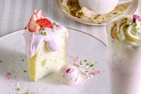 ピーナッツ カフェより、さくらの香るエンジェルフードケーキ