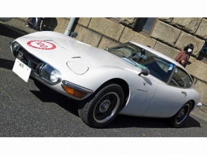 1967年にデビューしたトヨタ2000GT。いま見ても流麗なボディデザイン。車両寸法は全長×全幅×全高4175×1600×1160、ホイールベース2330mmと非常にコンパクトだ。現在のトヨタ・スポーツの代表である「86」よりも65mm短く、175mmも狭く、125mmも低い