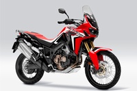 CRF1000L Africa Twin<DCT>（ヴィクトリーレッド） （写真提供：ホンダ）